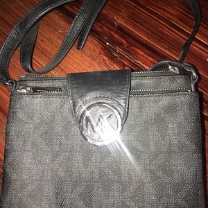 Michael Kors - Signature Fulton Cross-Body